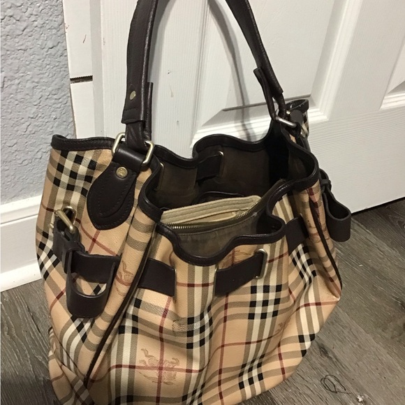 Burberry Bags - Picture 2 of 16